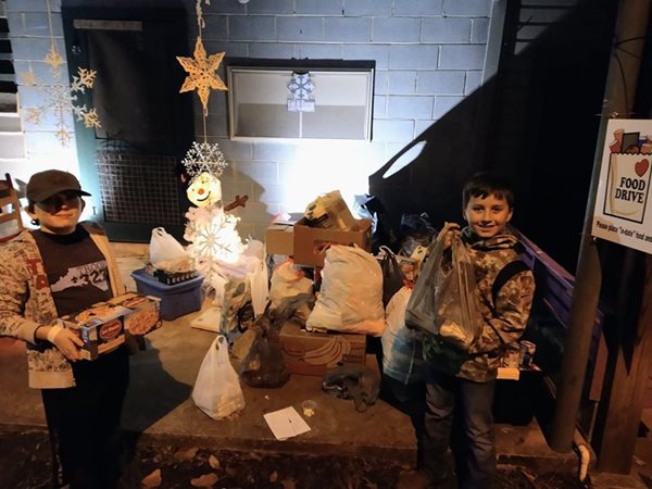 Scouts Help with Campground Christmas Food Drive